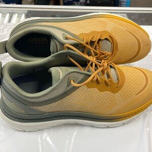 Brand New GEOX Man Sneaker Respira  Size 9 (42) Yellow/Green